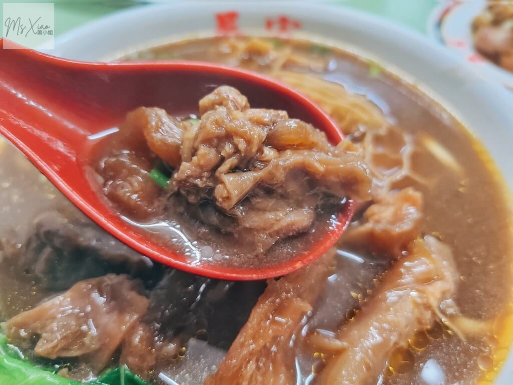 吳家牛肉麵-半筋半肉