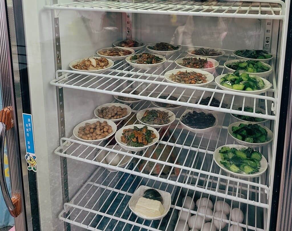 【雙連美食】就是麵.原汁原味的蕃茄排骨拉麵 就是麵-小菜