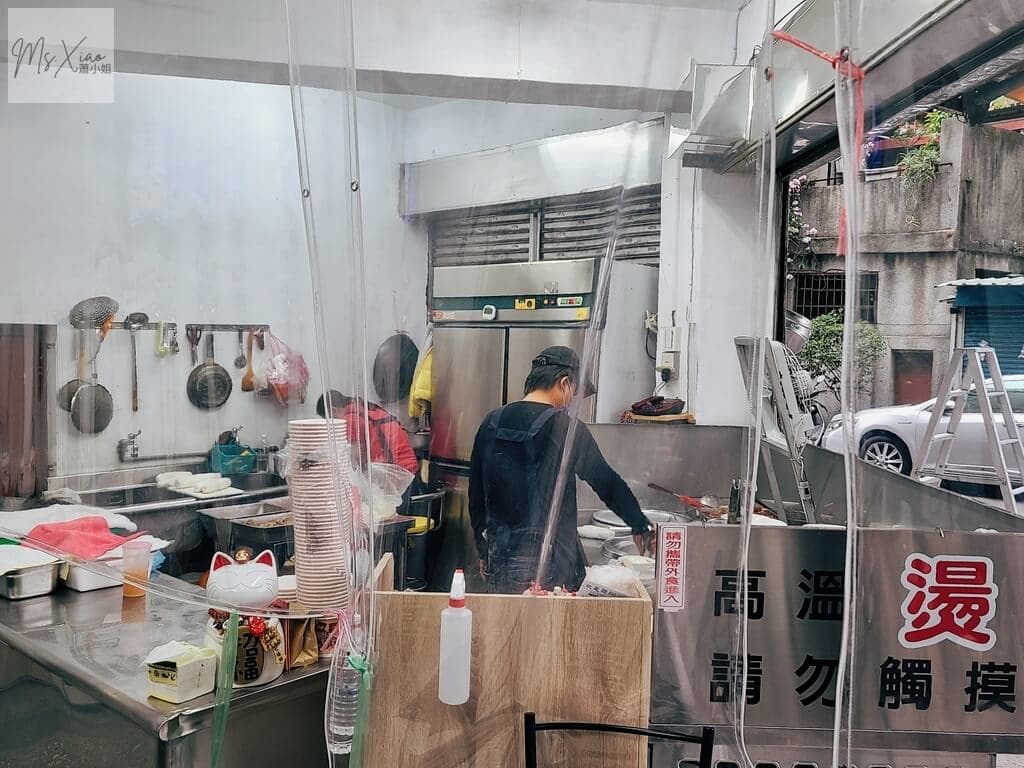 【雙連美食】就是麵.原汁原味的蕃茄排骨拉麵 就是麵