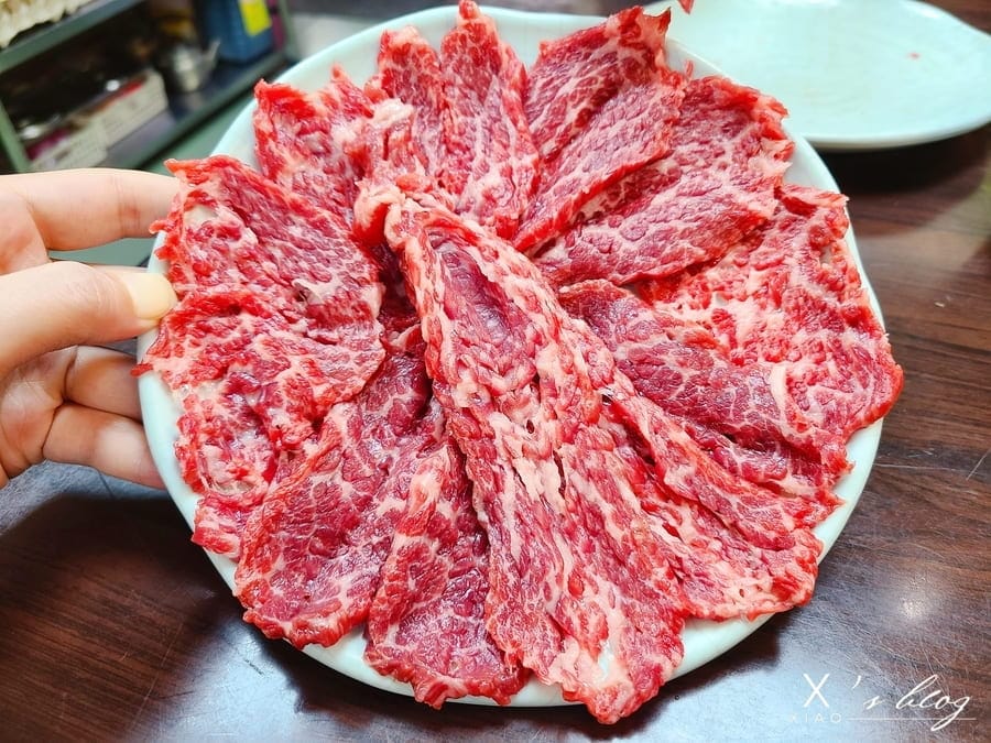 屏東隆賓汕頭火鍋的霜降牛肉 屏東隆賓汕頭火鍋的霜降牛肉