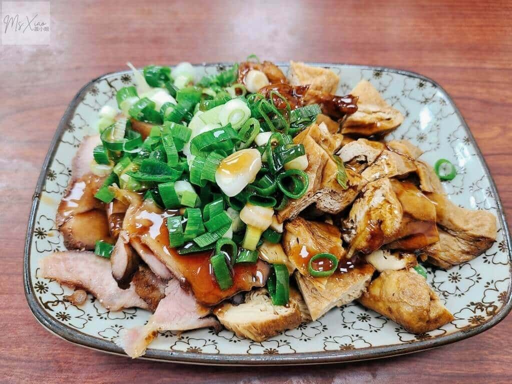 忠誠牛肉麵滷味小菜 忠誠牛肉麵滷味小菜