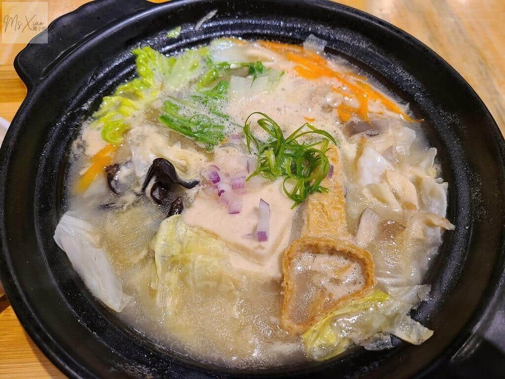 春霖小食雞白湯鍋