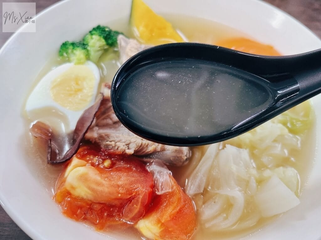 【雙連美食】就是麵.原汁原味的蕃茄排骨拉麵 雙連-蕃茄排骨湯