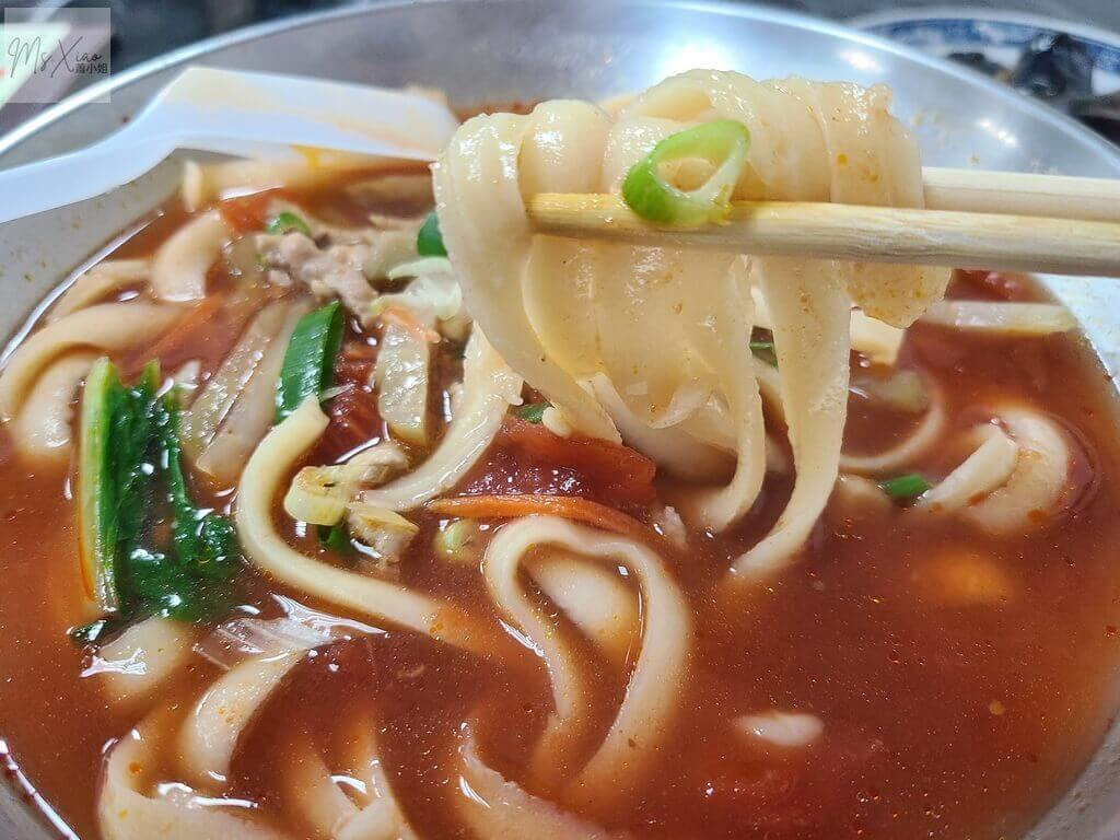 關渡林董山西刀削麵 關渡林董蕃茄榨菜肉絲刀削麵