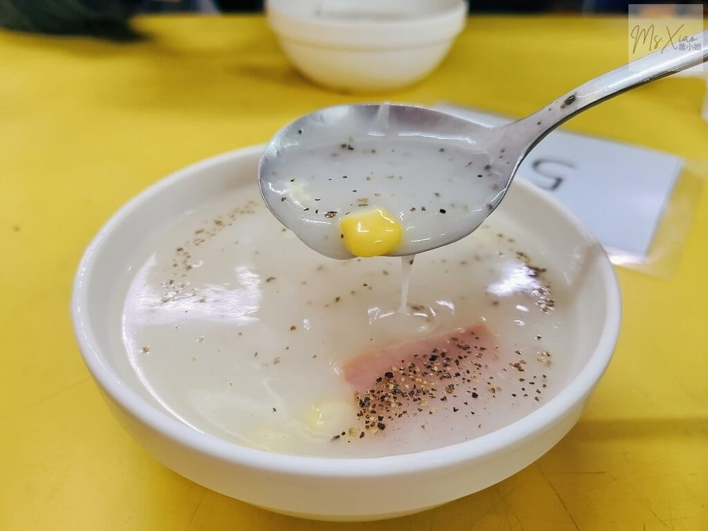 阿信牛排玉米濃湯