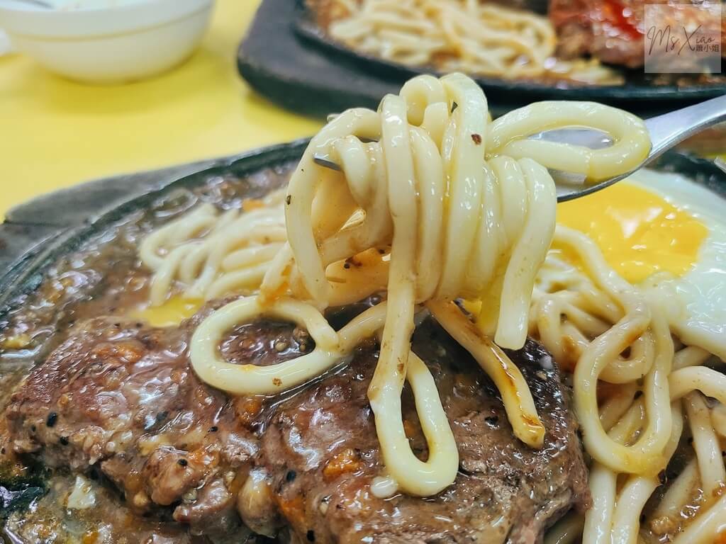阿信牛排鐵板麵
