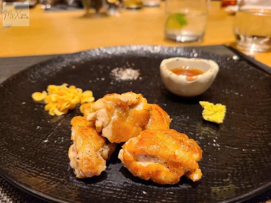 雞排佐蒜酥醬油芥末醬