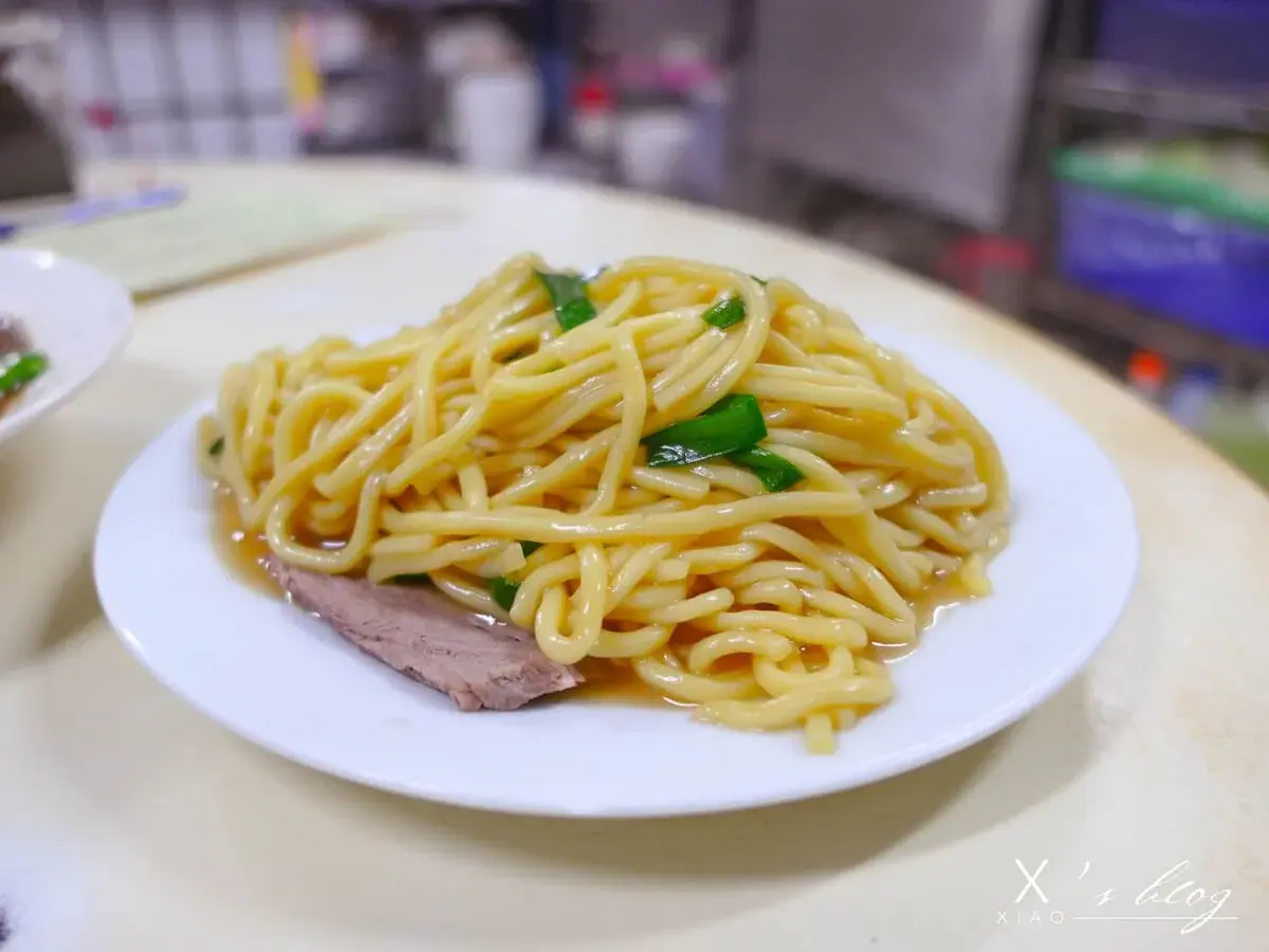 【新竹美食推薦】城隍廟周邊6家必吃平價小吃與點心全攻略 新竹美食必吃原夜市鴨肉麵的炒鴨肉麵,平價美味,是城隍廟附近高人氣新竹美食點心。