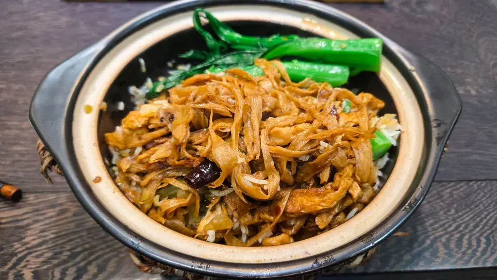 2025廣州旅遊必看!香港巴士直達、4天3夜行程安排:西關美食、素食清單與廣州塔打卡攻略 廣州美食推薦-素食煲仔飯