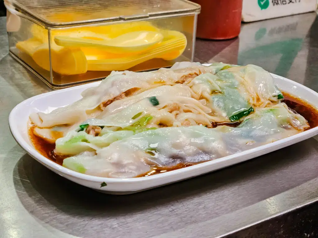 2025廣州旅遊必看!香港巴士直達、4天3夜行程安排:西關美食、素食清單與廣州塔打卡攻略 廣州石磨拉腸|廣州美食代表,米漿現磨腸粉滑嫩,廣州早餐必吃