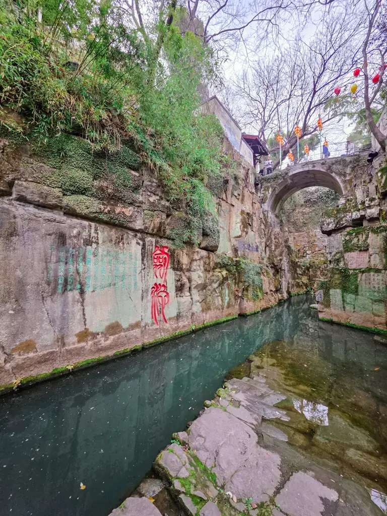 2026 蘇州旅遊攻略|5日遊深度自由行:避開人潮的園林路線、美食、住宿、交通一次搞懂 蘇州景點,虎丘山風景名勝區:劍池石壁刻字藝術,探索吳王闔閭墓之謎的起點