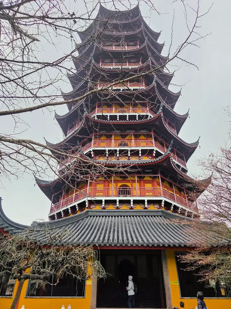 2026 蘇州旅遊攻略|5日遊深度自由行:避開人潮的園林路線、美食、住宿、交通一次搞懂 蘇州景點深度遊:近距離欣賞蘇州歷史悠久的北寺塔(報恩寺)建築細節,是蘇州自由行探索古典園林與佛寺文化的首選。