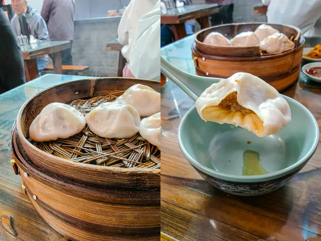 2026 蘇州旅遊攻略|5日遊深度自由行:避開人潮的園林路線、美食、住宿、交通一次搞懂 蘇州美食推薦:老陸家湯包館的蘇式傳統湯包,皮薄多汁且帶有蘇式點心特有的微甜風味,是蘇州旅遊行程必吃的在地美食。