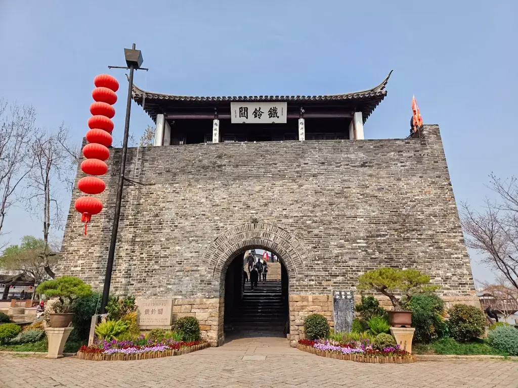 2026 蘇州旅遊攻略|5日遊深度自由行:避開人潮的園林路線、美食、住宿、交通一次搞懂 蘇州楓橋景區「鐵鈴關」古城樓,明代抗倭遺址與石磚建築景觀