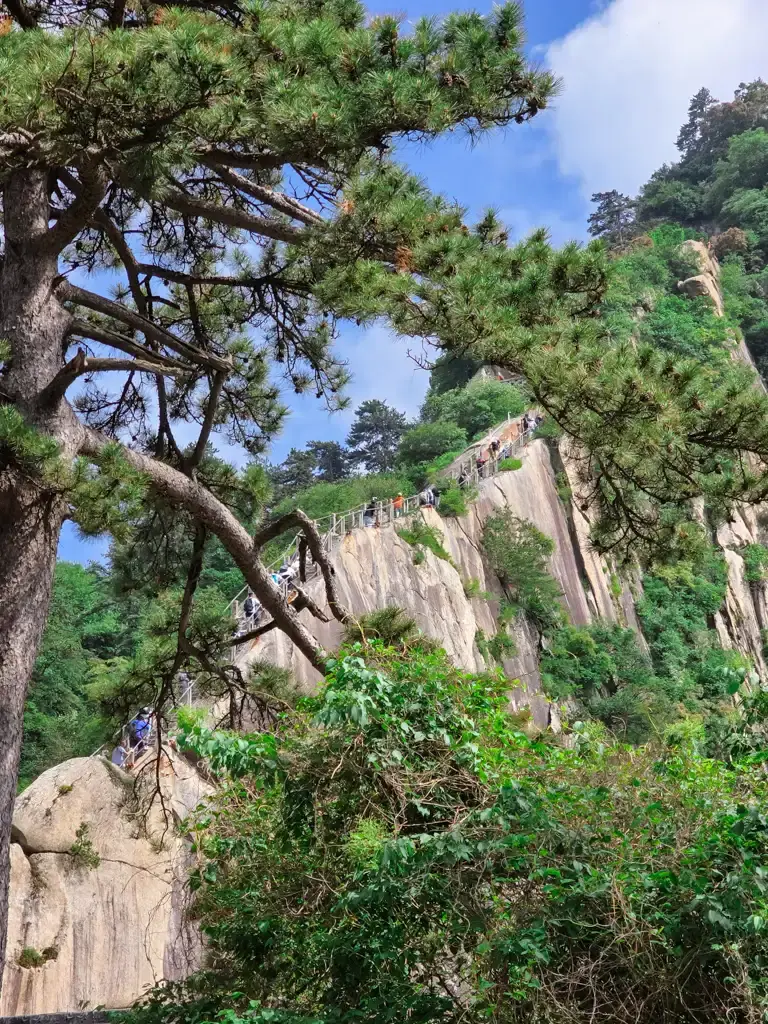 蒼龍嶺險峻峭壁