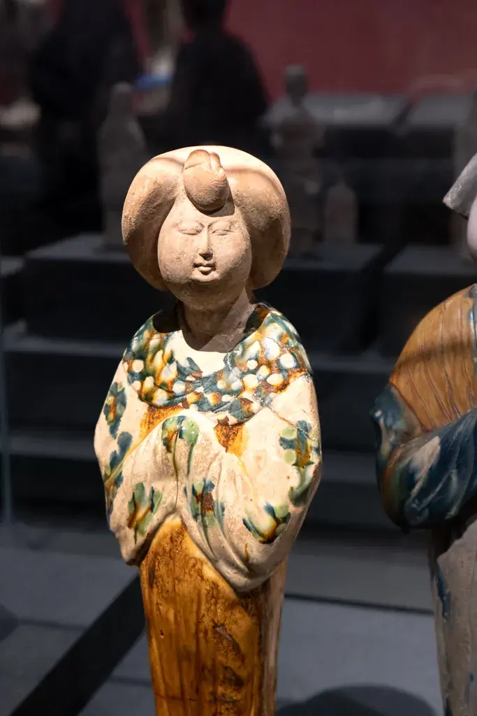 陝西歷史博物館館藏:造型生動的唐三彩仕女俑細節