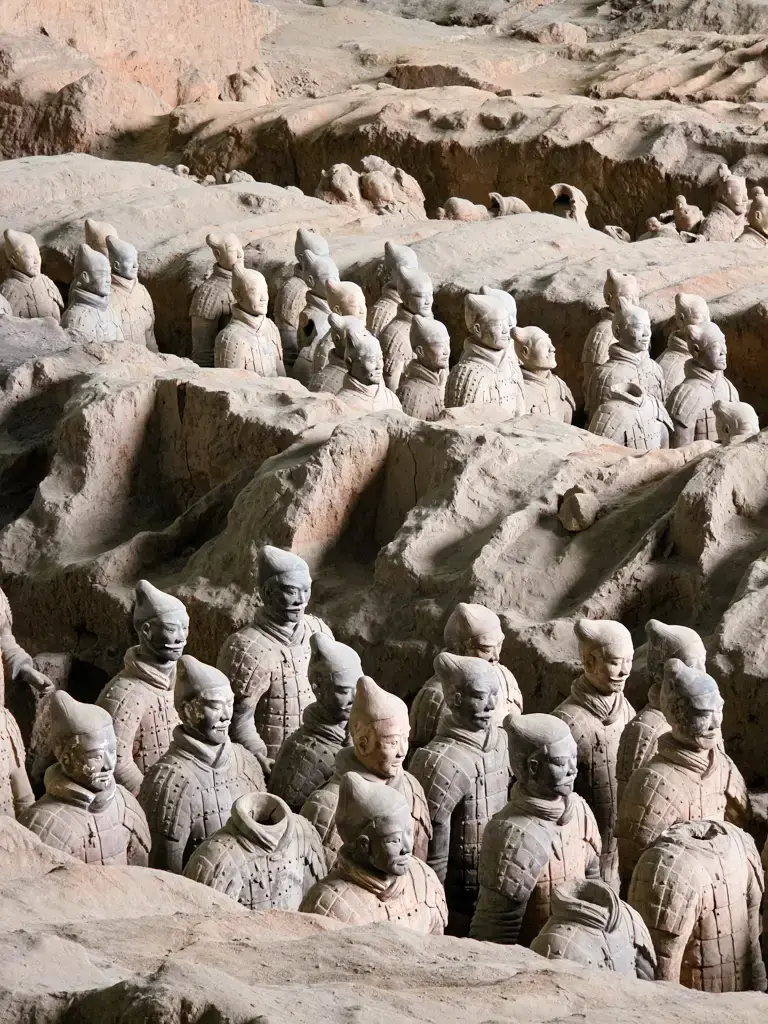 兵馬俑坑挖掘現場:一號坑栩栩如生的秦代軍陣,是西安旅遊必去的景點
