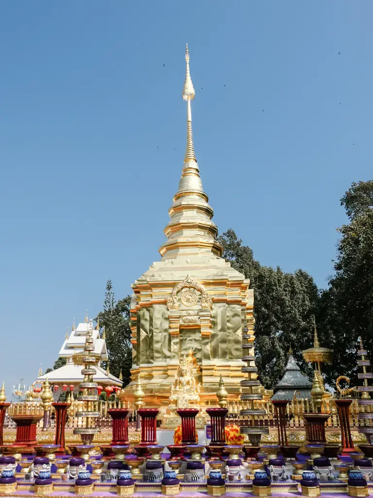 美賽蠍子廟 Wat Phra That Doi Wao 金色佛塔