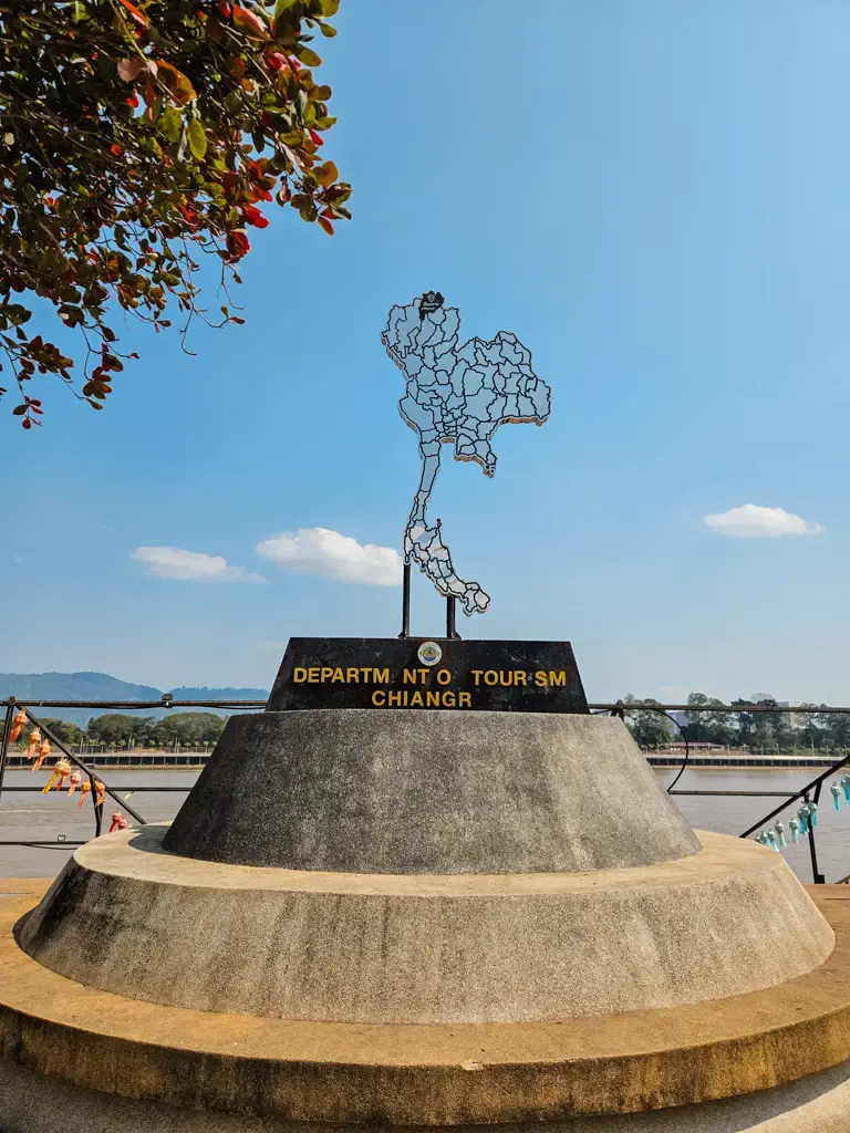 泰國金三角旅遊必拍景點：湄公河畔泰國地圖地標裝置