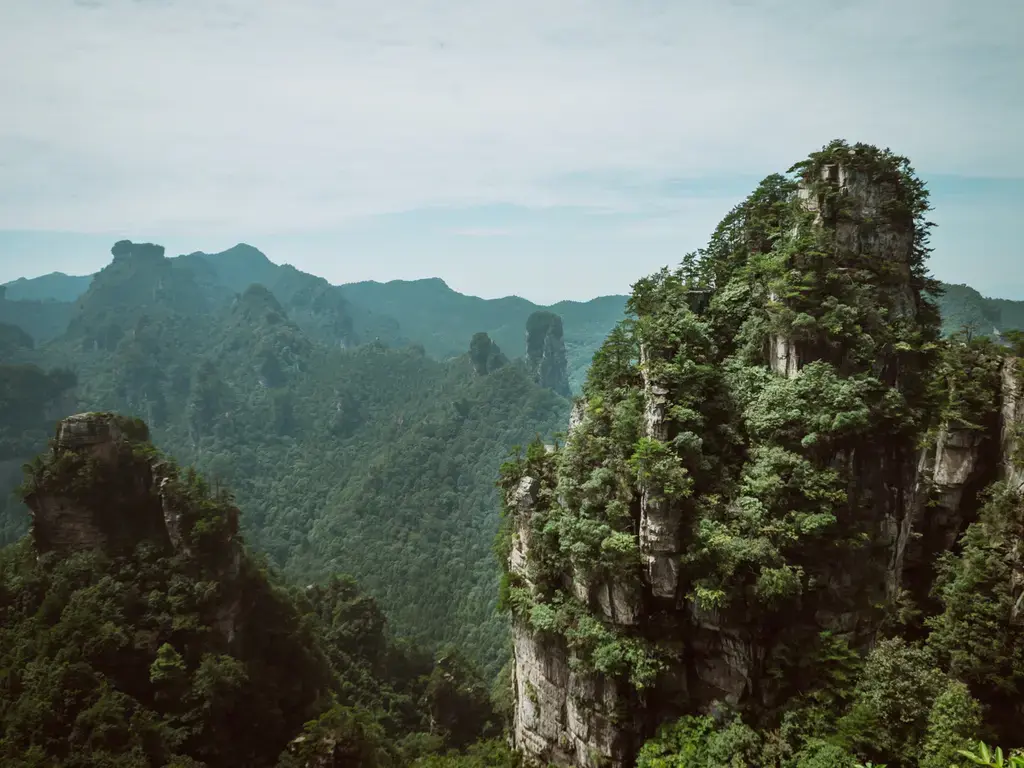 黃石寨大環線視野遼闊開闊的峰林景緻與壯麗山形